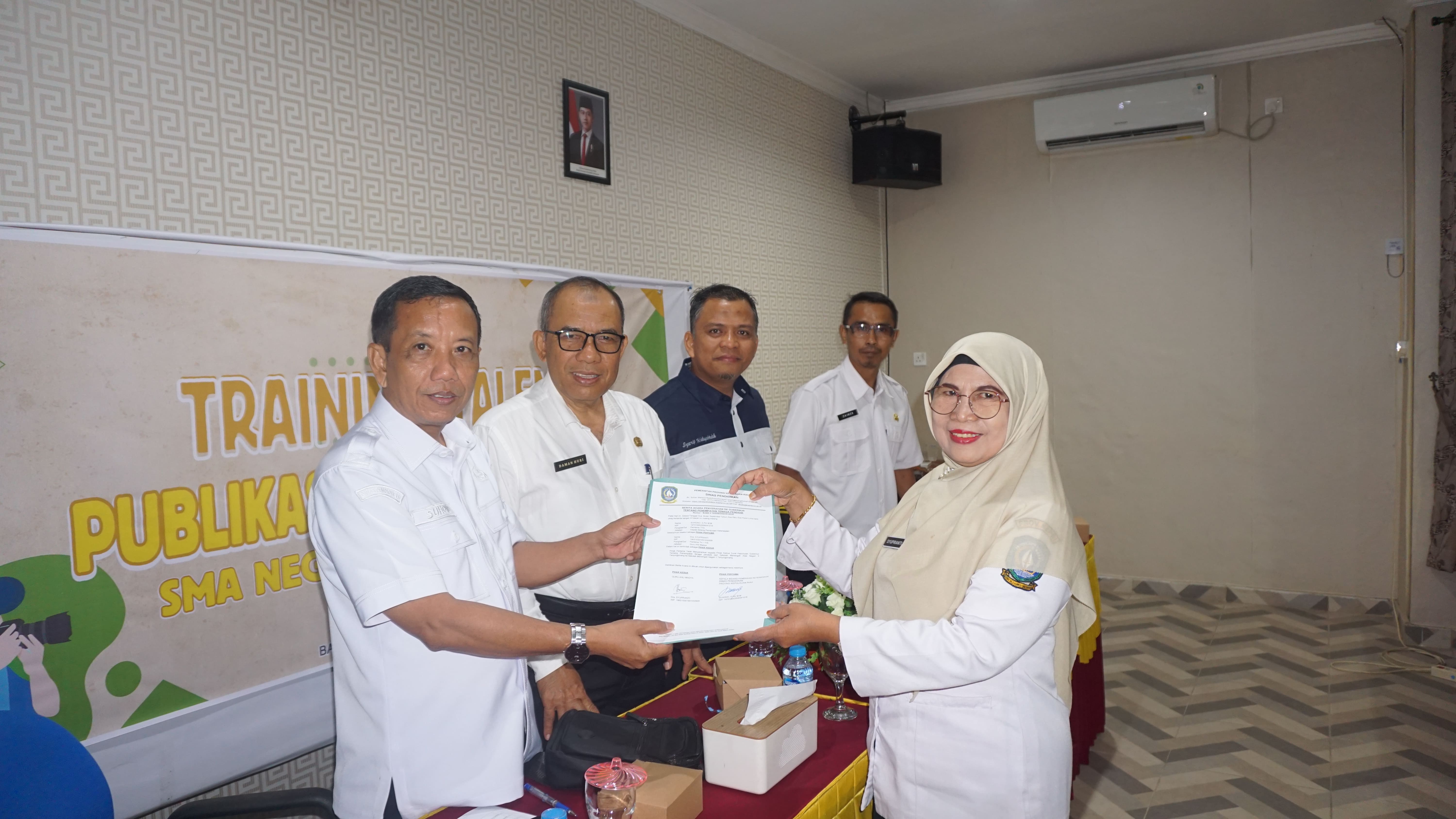 SK ASN Merger Guru SMAN 3 ke SMAN 1 Tanjungpinang Resmi Diserahkan