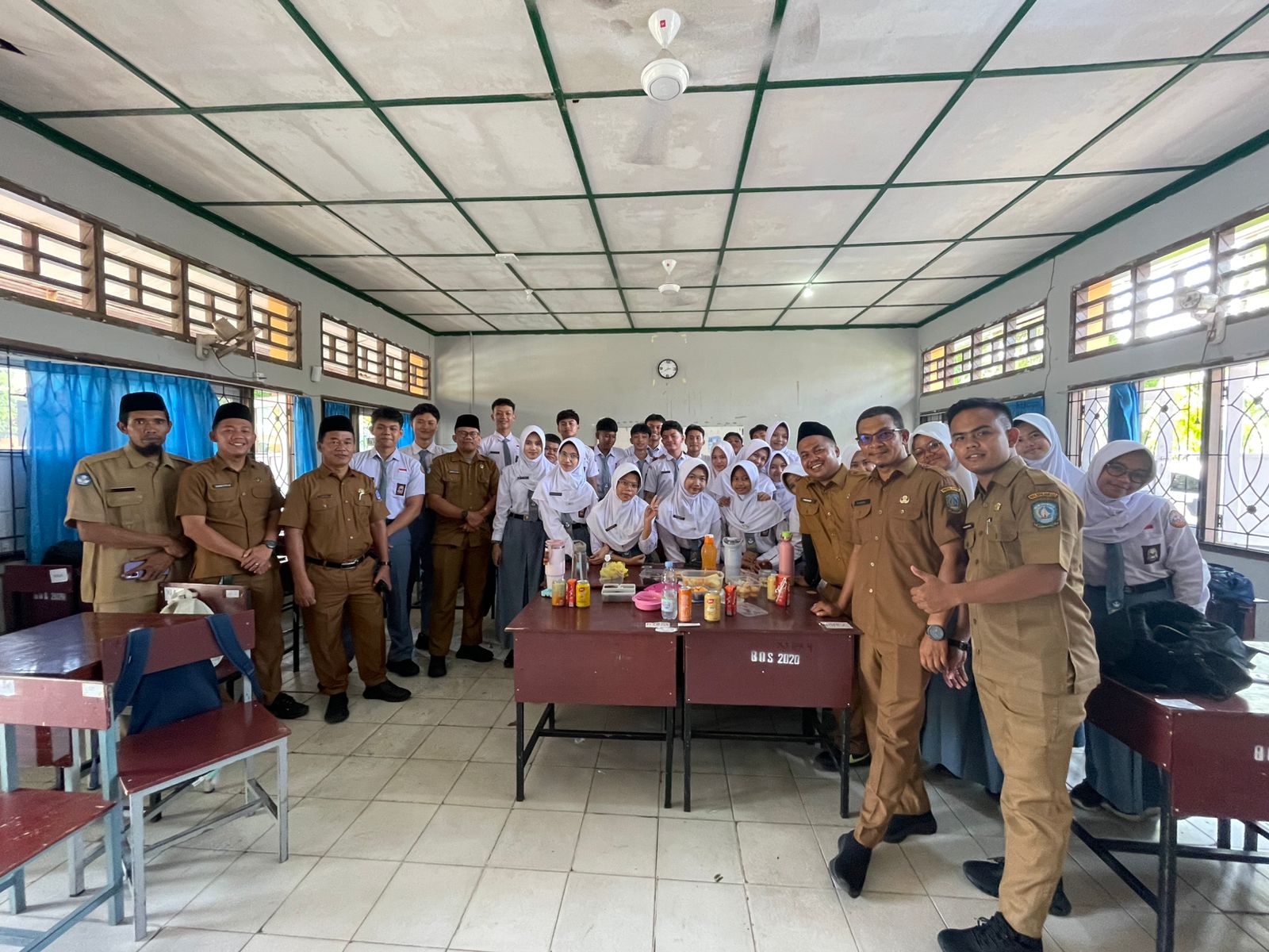 SMA Negeri 1 Tanjungpinang Gelar Lebaran Antar-Kelas: Mempererat Ikatan Emosional Seluruh Warga Sekolah