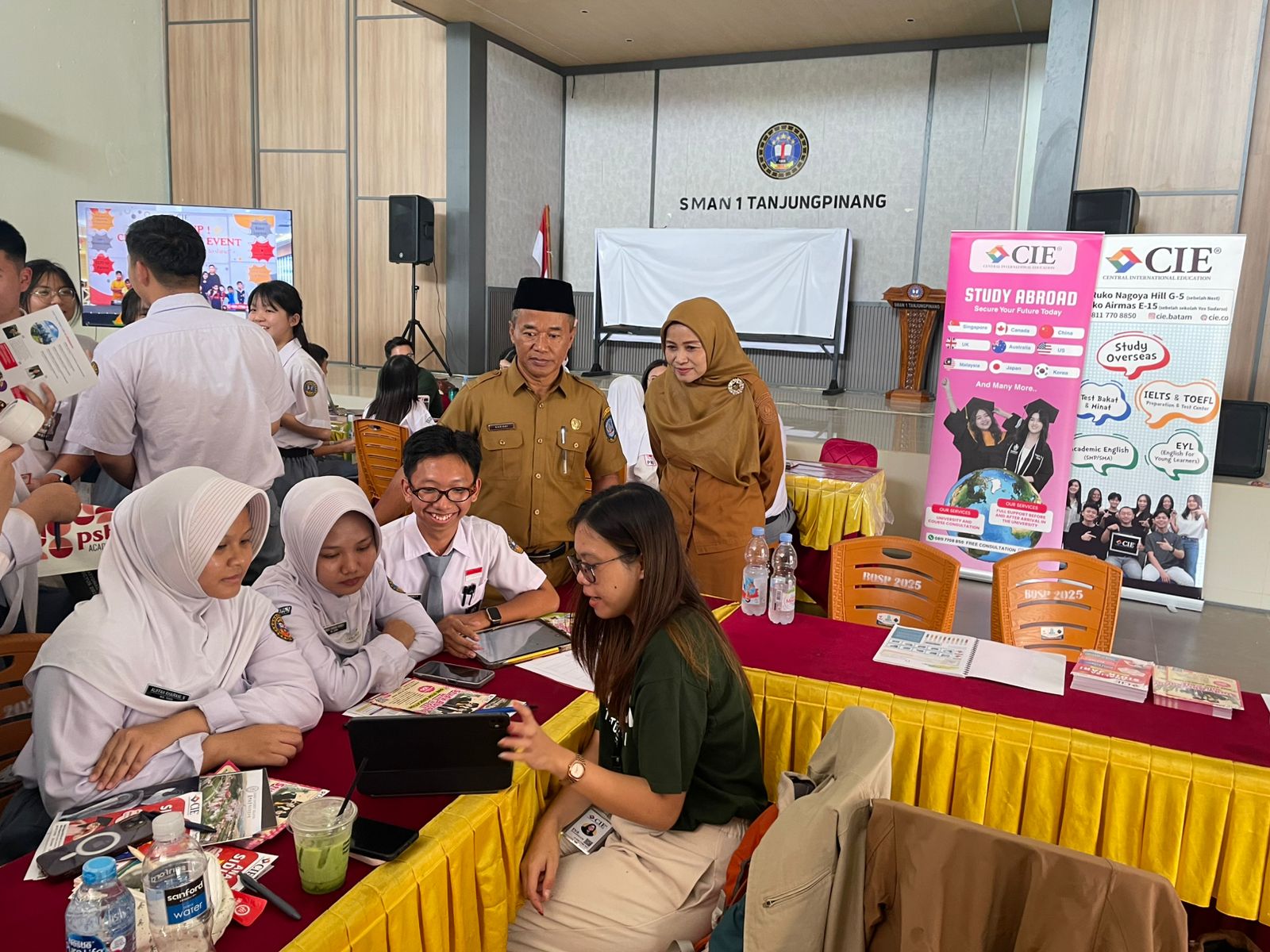 SMAN 1 Tanjungpinang Jalin Kolaborasi dengan CIE, Buka Peluang Beasiswa Studi Internasional bagi Siswa